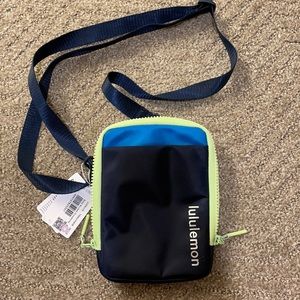 NWT Lululemon Easy Access Crossbody